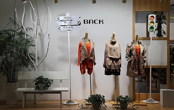 服裝店展柜效果圖
